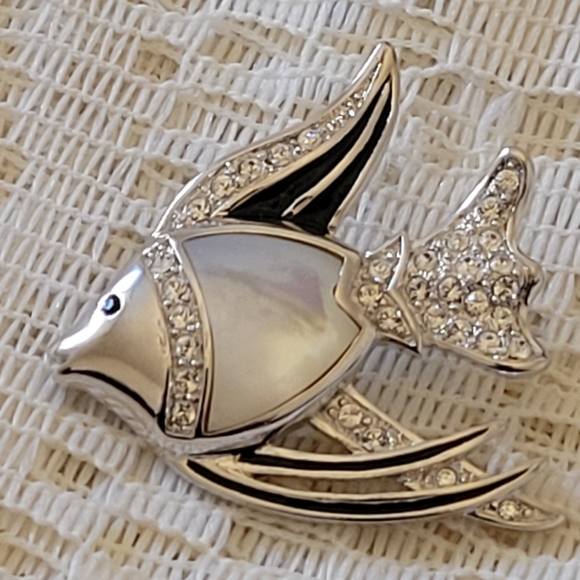 Butler Angelfish Brooch - Picture 1 of 3